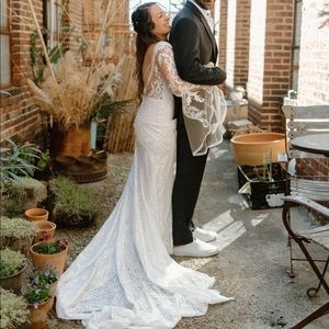 Wedding dress!Worn once, size 10, already hemmed to fit my height 5’4. Off white